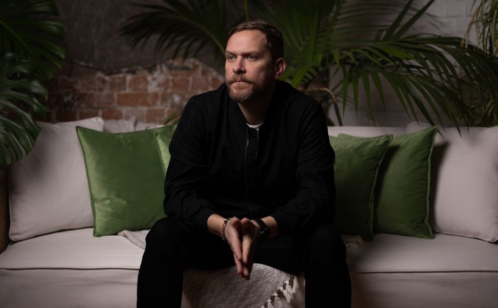 LISTEN TO THIS! JOHN ASKEW RELEASES ‘A ROOM FULL OF PROS & CONS’