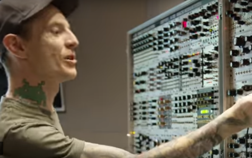 DEADMAU5 INVITES YOUTUBE DUDE TO MANSION AND YOU WON’T BELIEVE THE TECH!