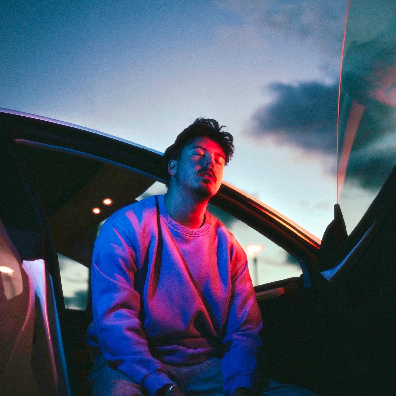 AVAION SINGLE ‘KEEP ON DANCING’ IS A TENDER REUNION  WITH THE BEAUTY OF WHAT’S INSIDE!